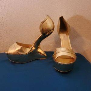 Gold heel-less wedges